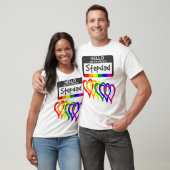 Rainbow Flag Hearts Bridge Stepdad Name Abzeichen T-Shirt (Unisex)