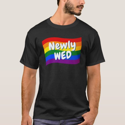 Rainbow Flag Neu verheiratete schwule Hochzeit T-Shirt (Vorderseite)