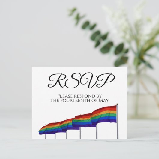 Rainbow Flags Gay Pride Wedding RSVP Postkarte (Stehend Vorderseite)
