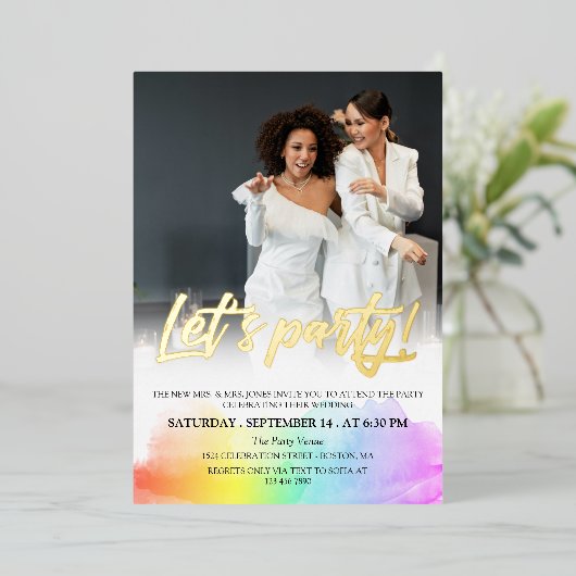 Rainbow Gold Brush Script Let's Party Foto Folieneinladung (Stehend vorne)