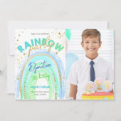 Rainbow Gold Stars Birthday Foto Einladung (Vorderseite)