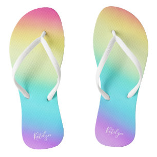 Rainbow Gradient Gay Pride Parade Chic Monogram Badesandalen
