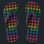 Rainbow-Hahnentrittmuster Badesandalen<br><div class="desc">Dieses stilvolle Hahnentrittmuster mit Schwarz und Regenbogen ist ein Muss. Ändern Sie die Größe des Hahnentrittmusters,  indem Sie das Signaturbild anpassen. Fügen Sie auch ein Monogramm hinzu! Achten Sie auf die Abstimmung des Zubehörs. Sie eignen sich ideal für Hochzeiten als Wechsel zu komfortablen Schuhen während des Empfangs.</div>