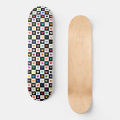 Rainbow Heart Grid Pattern Skateboard (Vorderseite)