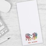 Rainbow Heart Handprints | Personalisierter Lehrer Magnetischer Notizblock<br><div class="desc">Dieses niedliche Notizblock ist ein Geschenk für Ihren Lieblings-Lehrer oder Freund und verfügt über handgefertigte Regenbogendrucke,  die in der Mitte ein Herz bilden. Fügen Sie Ihrem Lehrer den Namen zu diesem personalisierten Notizblock hinzu,  für ein besonderes Geschenk während der Lehrerwertungswoche oder für ein Urlaubsgeschenk!</div>