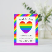 Rainbow Heart Liebe ist Liebe Hochzeit Vielen Dank Postkarte (Stehend Vorderseite)