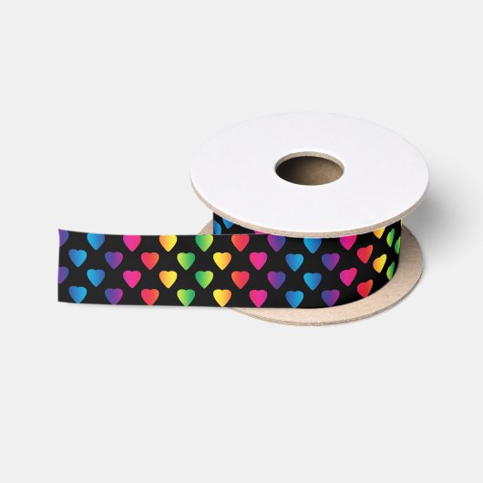 Rainbow Hearts auf schwarz Satinband (Spule)