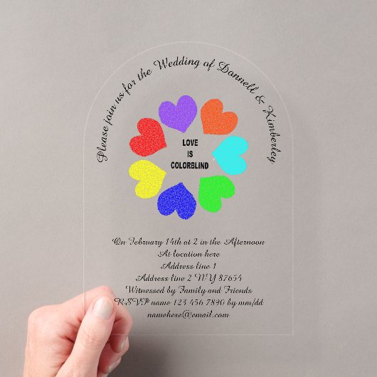 Rainbow Hearts Custom Wedding der interrassischen Acryleinladungen (Insitu (Handheld))