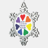 Rainbow Hearts Schneeflocken Zinn-Ornament (Rechts)