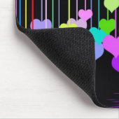 Rainbow-Herzen auf schwarz Mousepad (Ecke)