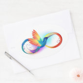 Rainbow Hummingbird mit dem Symbol Unendlichkeit Ovaler Aufkleber (Umschlag)