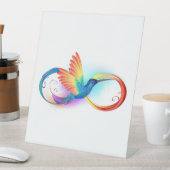 Rainbow Hummingbird mit dem Symbol Unendlichkeit Sockelschild (In Situ)