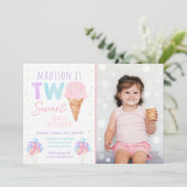Rainbow Ice Cream Zwei Sweet Birthday Einladung (Stehend Vorderseite)