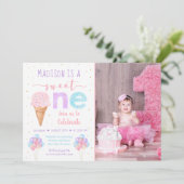 Rainbow Ice Creme Erster Geburtstag Einladung (Stehend Vorderseite)