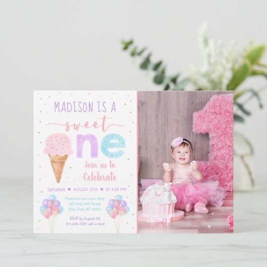 Rainbow Ice Creme Erster Geburtstag Einladung (Stehend Vorderseite)
