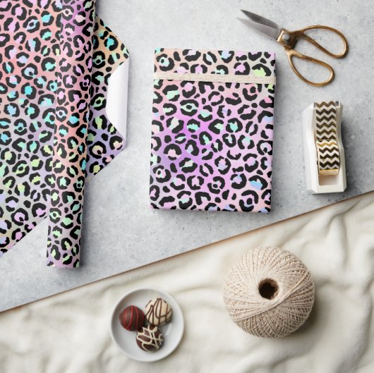 Rainbow Iridescent Gradient and Leopard Spots Geschenkpapier (Kunsthandwerk)