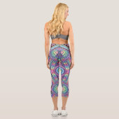 Rainbow Kaleidoscope Mandala Art Abstraktes Muster Capri Leggings (Rückseite)