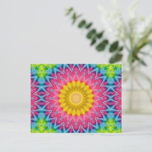 Rainbow-Krawatte-Dye Mandala mit dynamischer Symme Postkarte (Stehend Vorderseite)