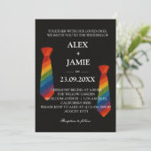 Rainbow Krawatte Gay Couple Moderne Black Wedding Einladung (Stehend Vorderseite)