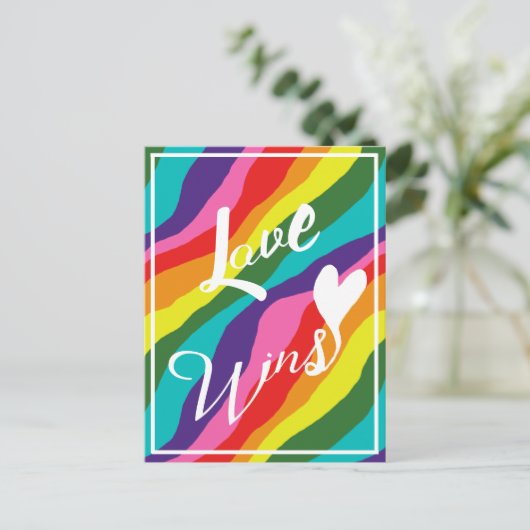 Rainbow Liebe gewinnt Postkarte (Stehend Vorderseite)