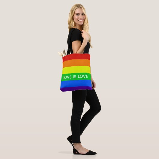 Rainbow-Liebe ist Liebe Tasche (Am Model)
