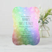 Rainbow Lights Sparkle Sweet 16 Party Einladungen (Stehend Vorderseite)