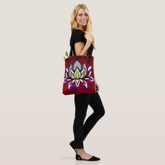Rainbow Lotus Tasche (Am Model)