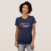 Rainbow Love Wins Heart LGBT T-Shirt (Vorne ganz)
