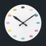Rainbow Macarons Runde Wanduhr<br><div class="desc">Französische Macaron-Kekse in vielen verschiedenen Farben.</div>