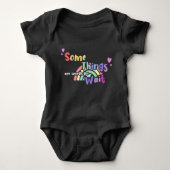Rainbow Manche Dinge sind das Warten wert Baby Strampler (Vorderseite)