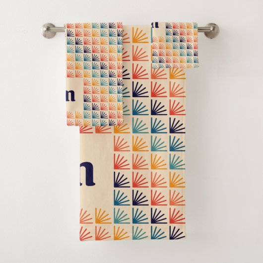 Rainbow Mid Century Modern Pattern Monogram Badhandtuch Set (Insitu)