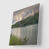 Rainbow & Mountains, Alberta Kanada Quadratische Wanduhr (Winkel)