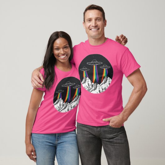 Rainbow Mountains Außerirdischen Raumschiff T-Shirt (Unisex)