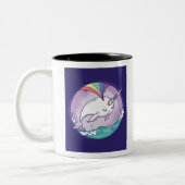 Rainbow Narwhal Zweifarbige Tasse (Links)