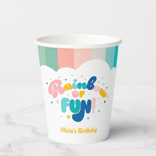 Rainbow of Fun Birthday Party Theme Pappbecher (Rückseite)