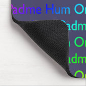 Rainbow Om Mani Padme Hum auf Lila Mousepad (Ecke)
