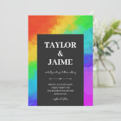 Rainbow Paint Modern Gay Lesbian Wedding Einladung (Stehend Vorderseite)
