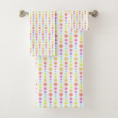 Rainbow Pastel Dots Muster Badhandtuch Set (Insitu)