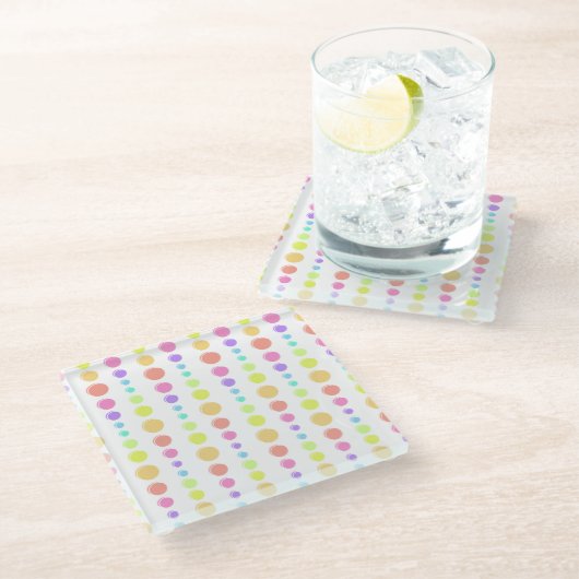 Rainbow Pastel Dots Muster Glasuntersetzer (Schrägansicht)