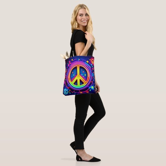 Rainbow Peace Symbol Art Tasche (Am Model)