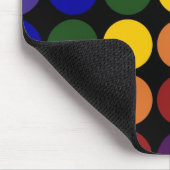 Rainbow Polka Dots auf Schwarz Mousepad (Ecke)