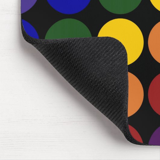 Rainbow Polka Dots auf Schwarz Mousepad (Ecke)