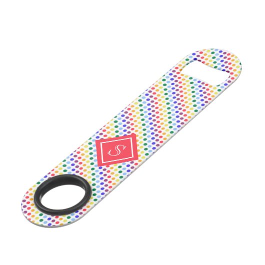 Rainbow Polka Dots Monogramm Speed Flaschenöffner (Rückseite Schrägansicht)