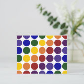 Rainbow Polka Dots on White Postkarte (Stehend Vorderseite)