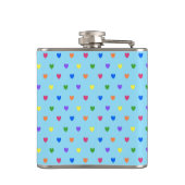Rainbow-Polka-Herzen auf Babyblau Flachmann (Rückseite)