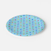 Rainbow-Polka-Herzen auf Babyblau Pappteller (Schrägansicht)