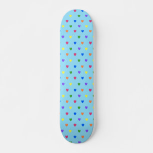 Rainbow-Polka-Herzen auf Babyblau Skateboard