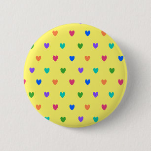 Rainbow-Polka-Herzen auf Gelb Button