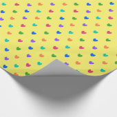 Rainbow-Polka-Herzen auf Gelb Geschenkpapier (Ecke)