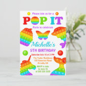 Rainbow Pop It Fidget Toy Birthday Party Einladung (Stehend Vorderseite)